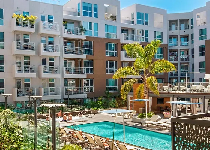 Luxury West Hollywood Gem With Pool & Hot Tub + Gym