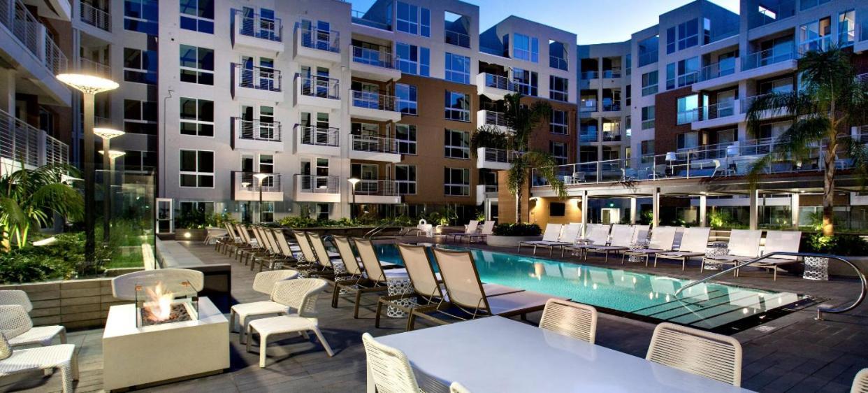 Apartment Luxury West Hollywood Gem With Pool & Hot Tub + Gym *